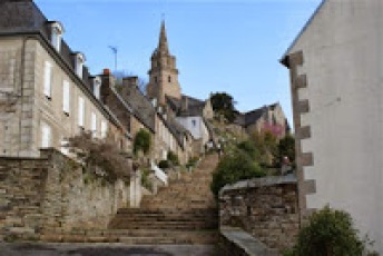 dsc00123-steps-up-to-lannion-church-small